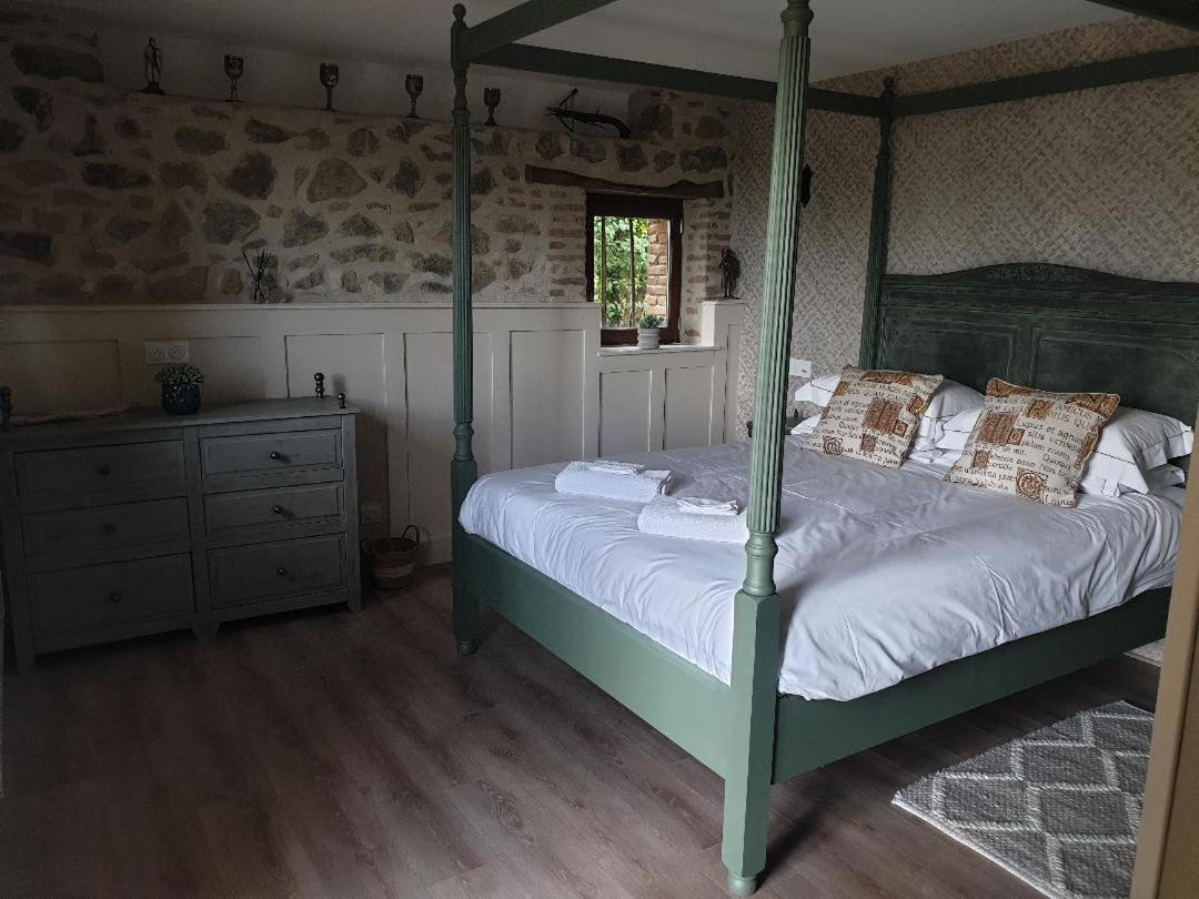 La Maison Ronde Bed and Breakfast Saint-Quentin-sur-Charente Eksteriør billede